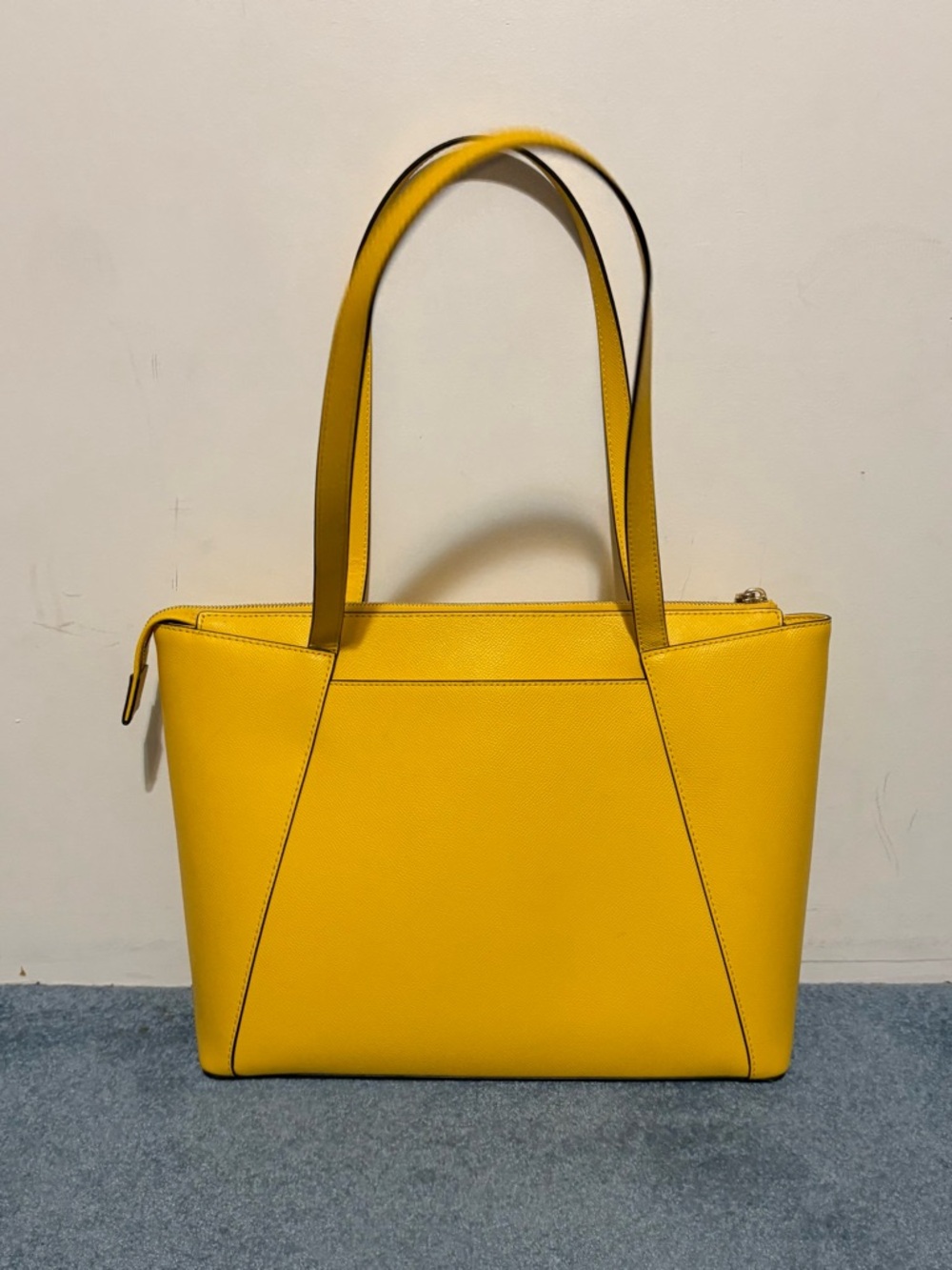 MICHAEL KORS Maddie Medium Tote With Dust Bag - Picture 3 of 8